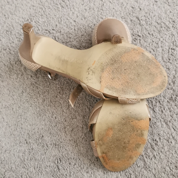 Anne Klein Nude shoe Size 10 - Picture 3 of 3